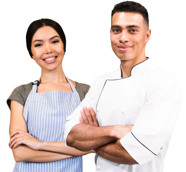 Pareja de jóvenes en uniforme gastronómico