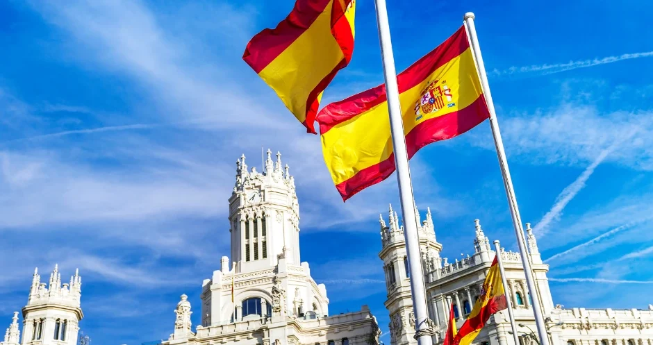 estudiar en España gracias a crédito educativo de Coopfuturo